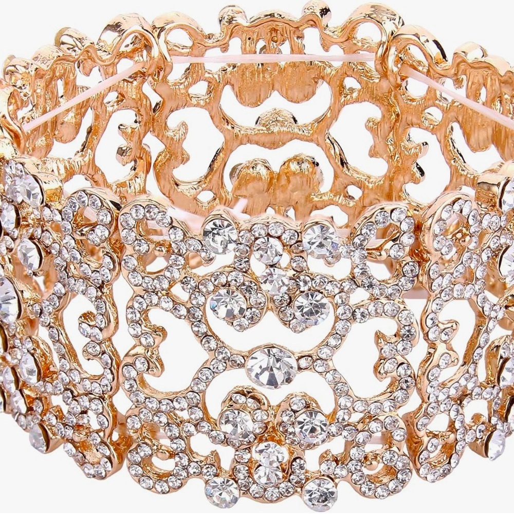 Women’s Austrian crystal stretch bracelet.